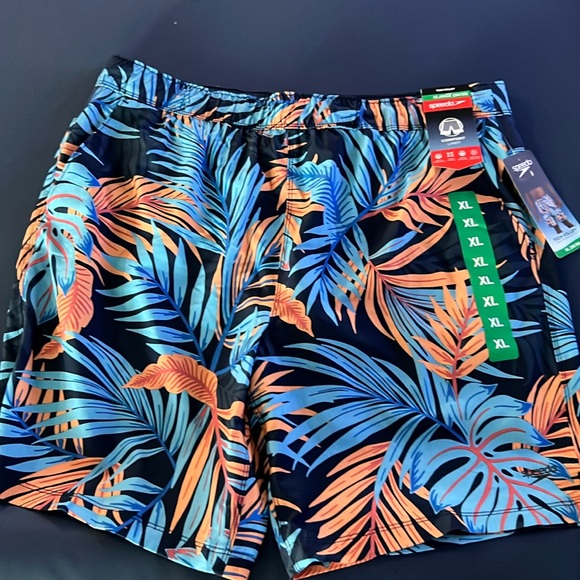 New Speedo swim trunks - Picture 1 of 5